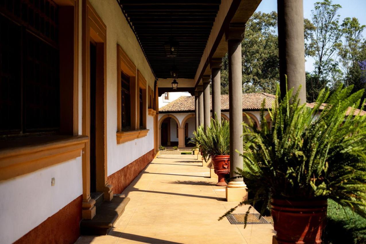 Best Western Plus Posada De Don Vasco Pátzcuaro Zewnętrze zdjęcie The Hacienda Nápoles, where Escobar kept his animals