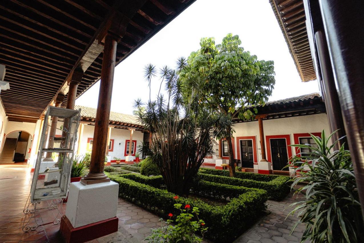 Best Western Plus Posada De Don Vasco Pátzcuaro Zewnętrze zdjęcie Central patio of the house
