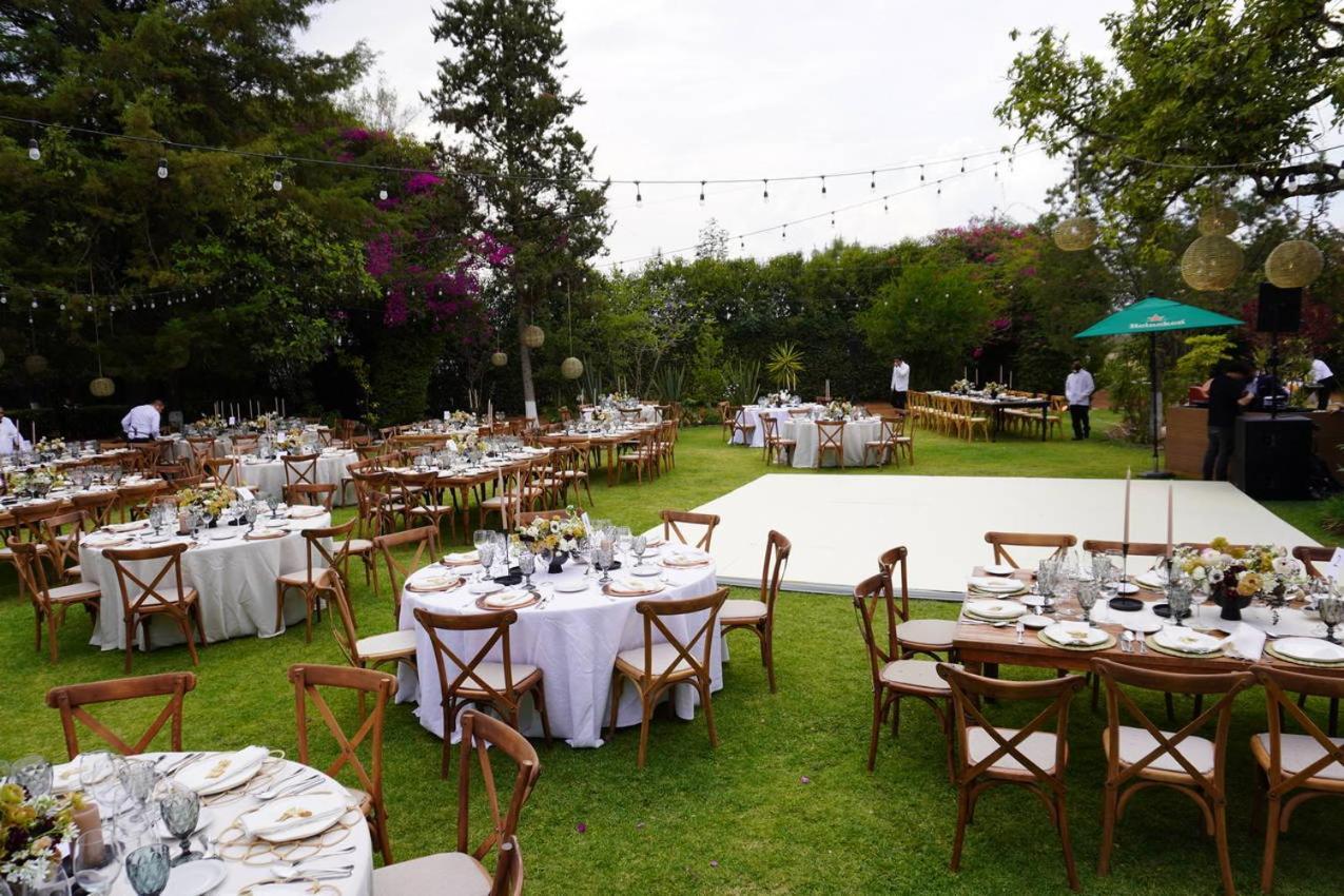 Best Western Plus Posada De Don Vasco Pátzcuaro Zewnętrze zdjęcie A wedding reception at the garden of the Quinta de Olivella
