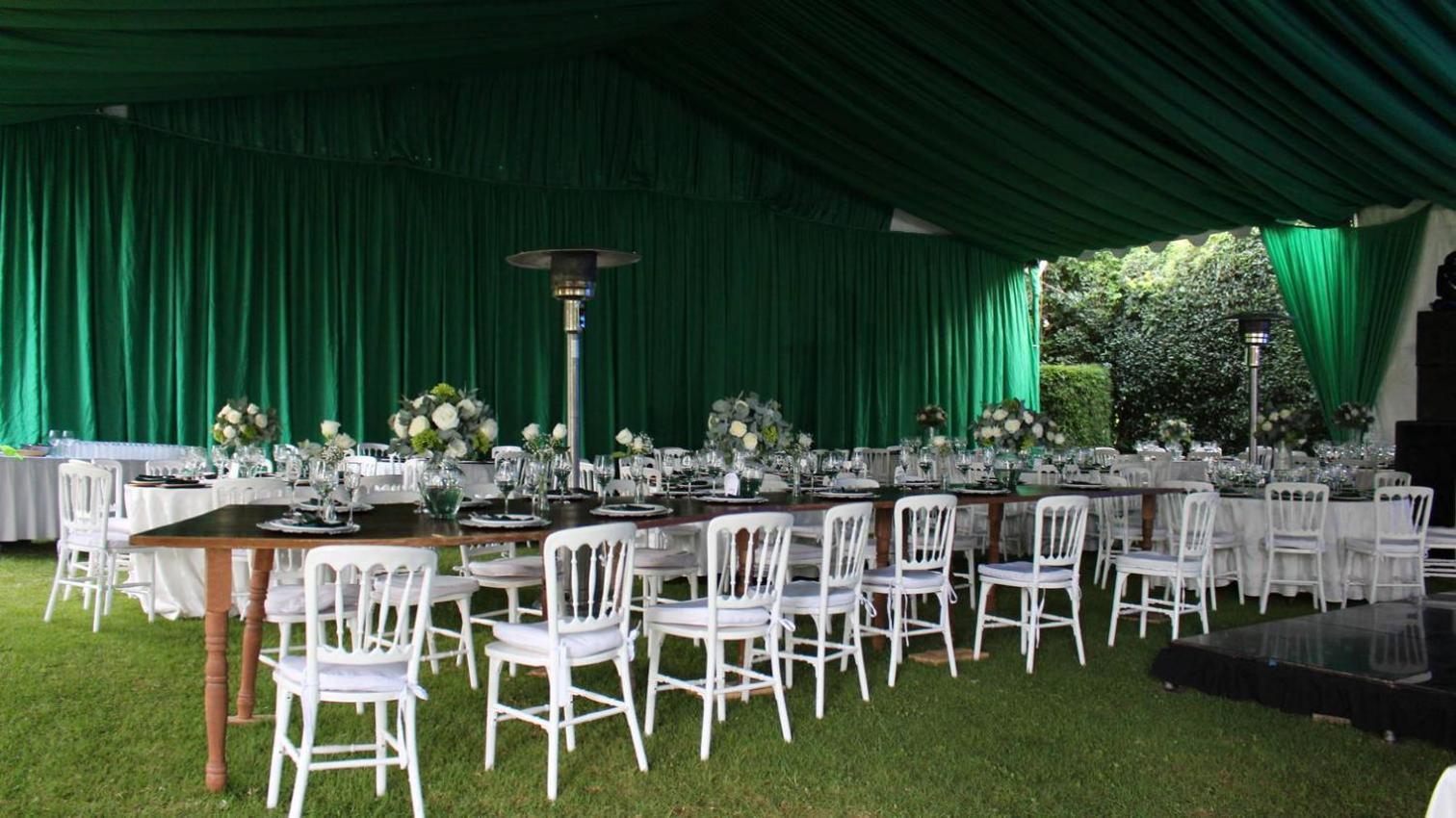 Best Western Plus Posada De Don Vasco Pátzcuaro Zewnętrze zdjęcie Marquee at the 2015 Festival of Thrift